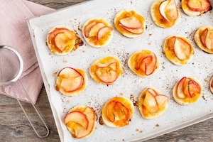 Preparazione Pizzette alle mele e vaniglia - Fase 3