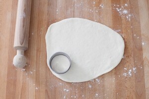 Preparazione Pizzette allo Skyr con prosciutto crudo e uva  - Fase 2