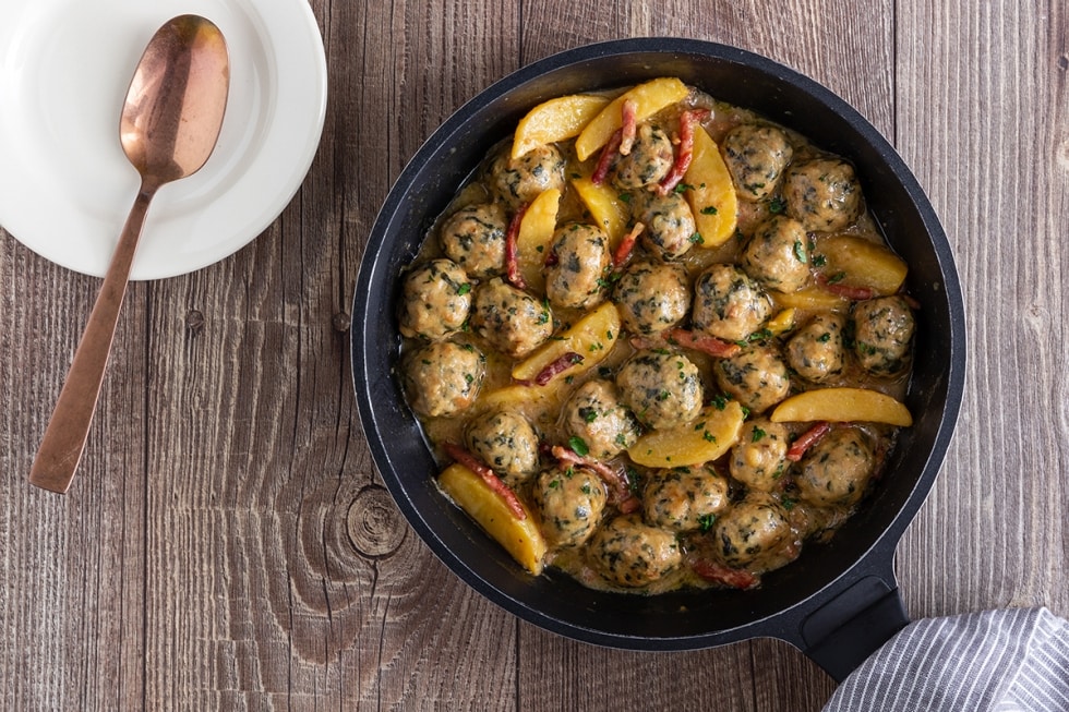 Polpette di tacchino in umido con patate ricetta