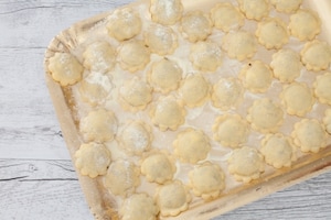 Preparazione Ravioli al radicchio e speck con salsa alla birra  - Fase 6