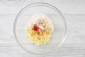 Preparazione Ravioli ripieni di patate, zafferano e provola con salsiccia  - Fase 1