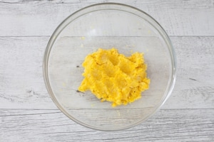 Preparazione Ravioli ripieni di patate, zafferano e provola con salsiccia  - Fase 1