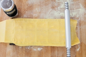 Preparazione Ravioli ripieni di patate, zafferano e provola con salsiccia  - Fase 4