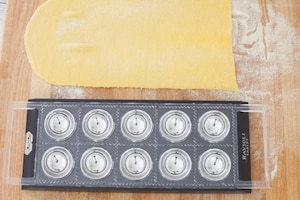 Preparazione Ravioli ripieni di patate, zafferano e provola con salsiccia  - Fase 3