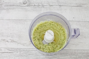 Preparazione Rigatoni con cavoletti di Bruxelles, limone e pinoli  - Fase 3