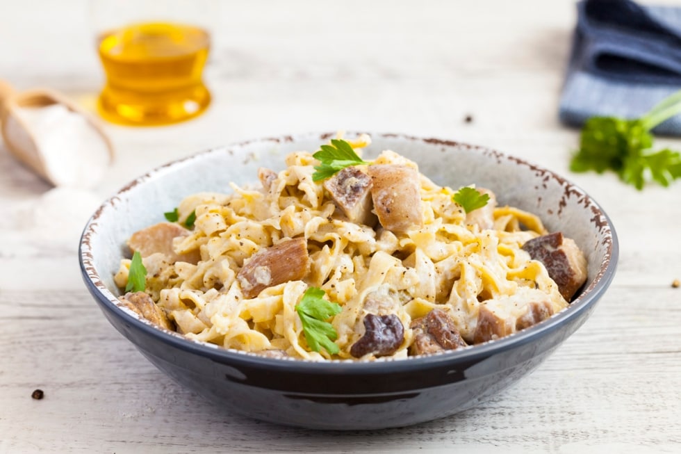 Tagliatelle di grano saraceno ai funghi e yogurt  ricetta