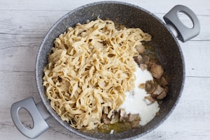 Preparazione Tagliatelle di grano saraceno ai funghi e yogurt  - Fase 3