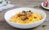 Tagliolini alla crema di zucca, funghi e briciole di pane 