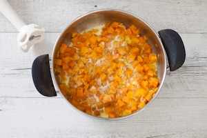 Preparazione Tagliolini alla crema di zucca, funghi e briciole di pane  - Fase 4