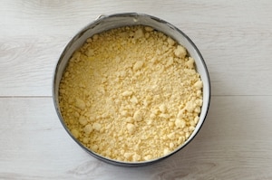 Preparazione Torta di briciole alla ricotta - Fase 4