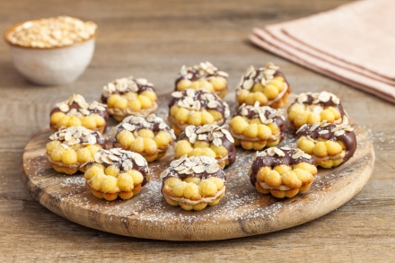 Preparazione Viennesi all’avena con ganache al cioccolato bianco e caffè - Fase 6 Preparazione Viennesi all’avena con ganache al cioccolato bianco e caffè - Fase 6