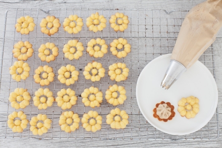 Preparazione Viennesi all’avena con ganache al cioccolato bianco e caffè - Fase 5 Preparazione Viennesi all’avena con ganache al cioccolato bianco e caffè - Fase 5