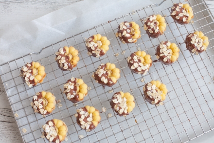 Preparazione Viennesi all’avena con ganache al cioccolato bianco e caffè - Fase 5 Preparazione Viennesi all’avena con ganache al cioccolato bianco e caffè - Fase 5
