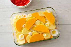 Preparazione Zucca al forno con patate, cipolla e pomodori - Fase 2