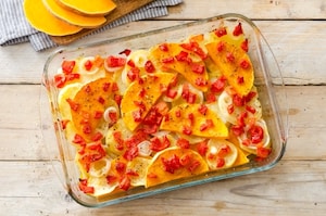 Preparazione Zucca al forno con patate, cipolla e pomodori - Fase 3