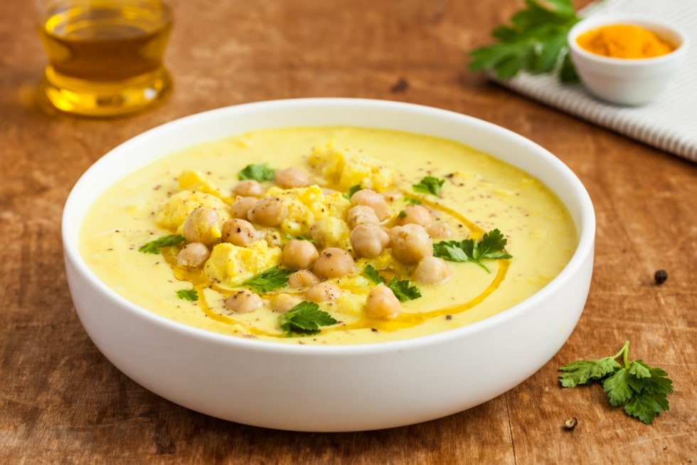 Zuppa di cavolfiore e ceci alla curcuma ricetta