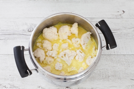 Preparazione Zuppa di cavolfiore e ceci alla curcuma - Fase 2 Preparazione Zuppa di cavolfiore e ceci alla curcuma - Fase 2