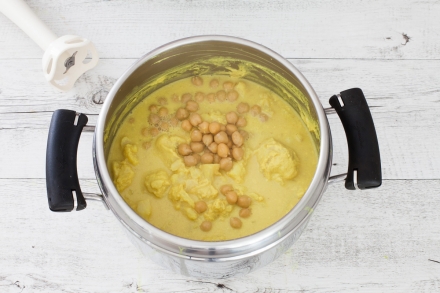 Preparazione Zuppa di cavolfiore e ceci alla curcuma - Fase 2 Preparazione Zuppa di cavolfiore e ceci alla curcuma - Fase 2