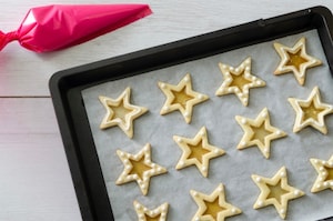 Preparazione Biscotti di vetro con frolla alle mandorle e limone - Fase 4