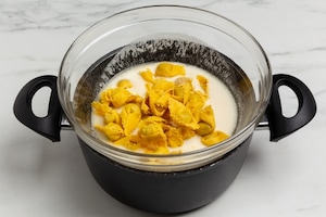 Preparazione Cappellettoni alla crema di parmigiano - Fase 2