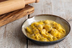 Preparazione Cappellettoni alla crema di parmigiano - Fase 2