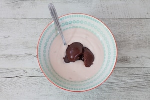 Preparazione Crepes integrali ai semi di papavero con yogurt alla fragola  - Fase 2