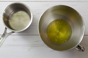 Preparazione Crostata meringata al cacao - Fase 4