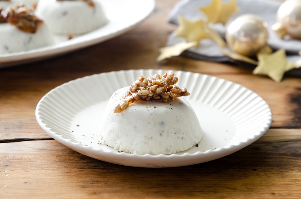 Mousse al gorgonzola, datteri e semi caramellati ricetta