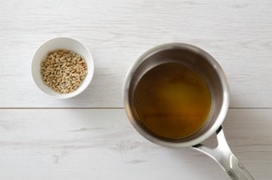 Preparazione Mousse al gorgonzola, datteri e semi caramellati - Fase 3
