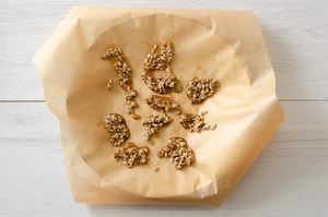 Preparazione Mousse al gorgonzola, datteri e semi caramellati - Fase 4