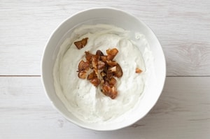 Preparazione Mousse al gorgonzola, datteri e semi caramellati - Fase 2