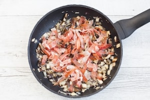 Preparazione Paccheri gratinati ripieni di stracchino, radicchio e speck - Fase 1