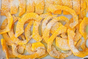 Preparazione Parmigiana di zucca con pancetta affumicata e noci  - Fase 1