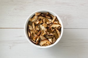 Preparazione Penne prosciutto e funghi - Fase 1