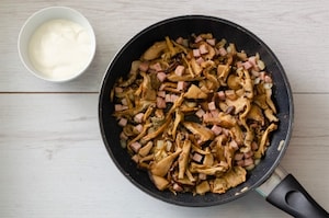 Preparazione Penne prosciutto e funghi - Fase 2