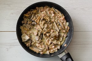Preparazione Penne prosciutto e funghi - Fase 2