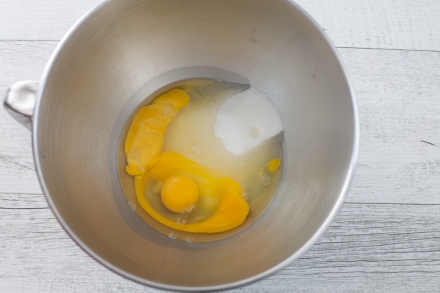 Preparazione Quadrotti di ricotta e gocce di cioccolato ai fiori d'arancio  - Fase 1 Preparazione Quadrotti di ricotta e gocce di cioccolato ai fiori d'arancio  - Fase 1
