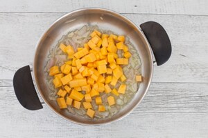 Preparazione Risotto d’orzo con crema di zucca allo yogurt - Fase 1