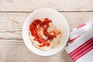 Preparazione Rotolo di salmone, peperoni e robiola - Fase 1