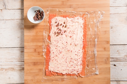 Preparazione Rotolo di salmone, peperoni e robiola - Fase 2 Preparazione Rotolo di salmone, peperoni e robiola - Fase 2