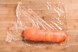 Preparazione Rotolo di salmone, peperoni e robiola - Fase 2