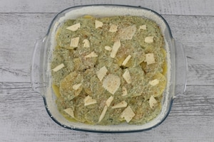 Preparazione Sfogliata di patate al formaggio con erbe aromatiche - Fase 4