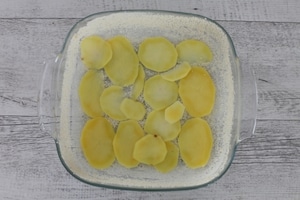 Preparazione Sfogliata di patate al formaggio con erbe aromatiche - Fase 3