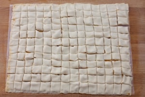 Preparazione Sfogliatine veloci da aperitivo  - Fase 2