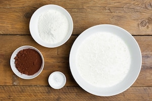 Preparazione Torta al cacao con crema al latte - Fase 2