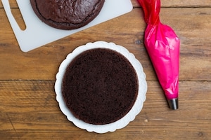 Preparazione Torta al cacao con crema al latte - Fase 5