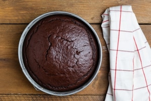 Preparazione Torta al cacao con crema al latte - Fase 3