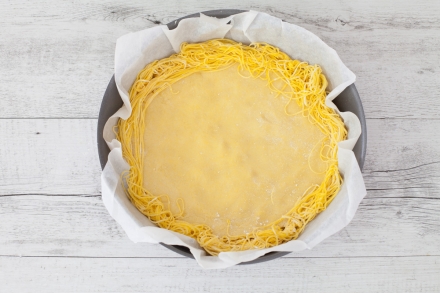 Preparazione Torta di tagliatelle - Fase 5 Preparazione Torta di tagliatelle - Fase 5