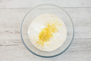 Preparazione Torta nuvola all'arancia e limone - Fase 1