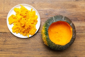 Preparazione Zucca al forno ripiena di formaggi - Fase 1